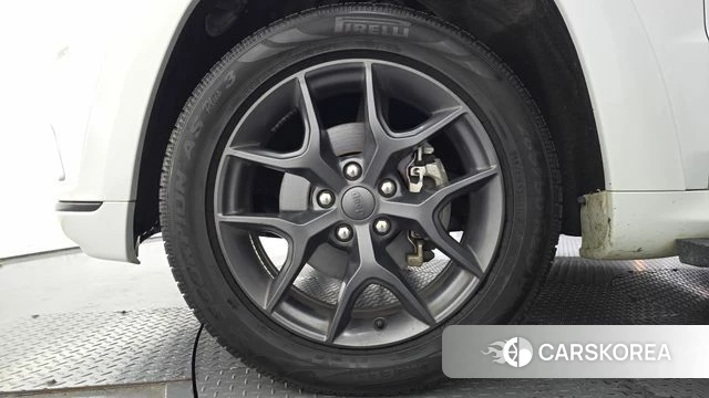 Jeep Grand Cherokee id 5028955 из Кореи 32