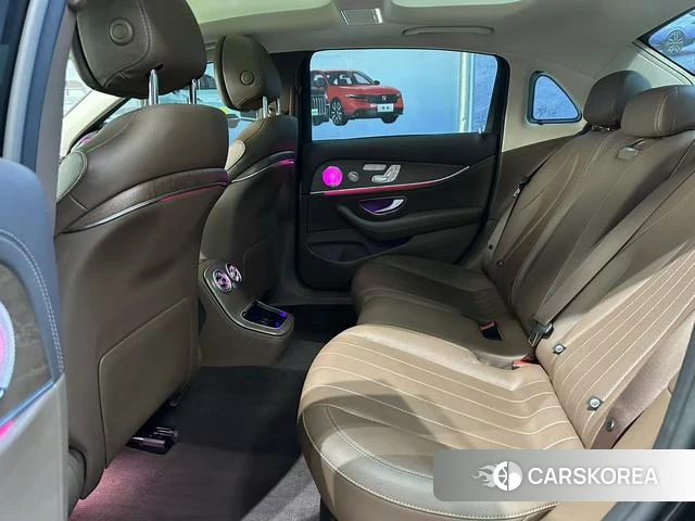 Mercedes-Benz E-Class 2023 Черный из Китая, фото 5