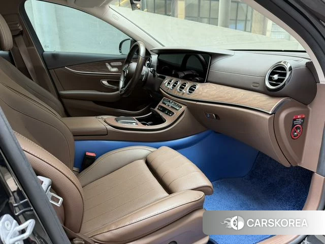 Mercedes-Benz E-Class 2023 Черный из Китая, фото 6