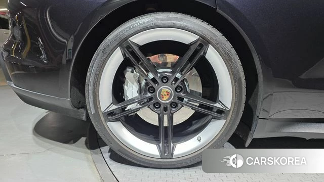 Porsche Taycan id 5016393 из Кореи 26