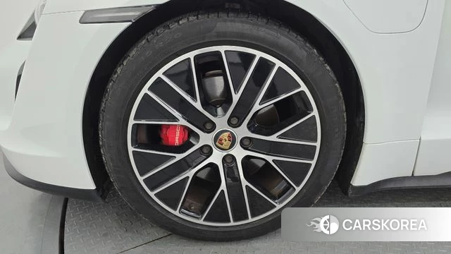 Porsche Taycan id 4745921 из Кореи 30