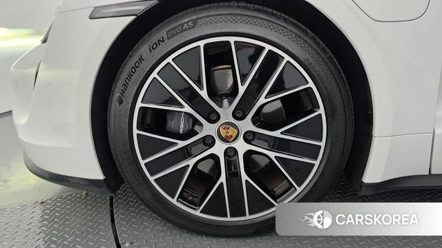Porsche Taycan id 4905033 из Кореи 32