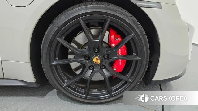 Porsche Taycan id 4778647 из Кореи 30
