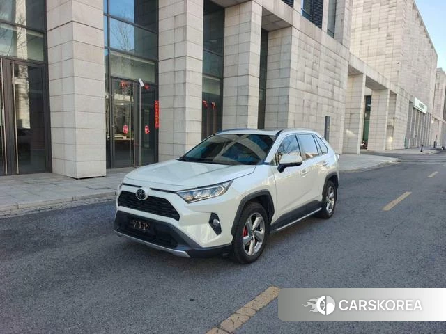 Toyota RAV4 2021 Белый из Китая, фото 5