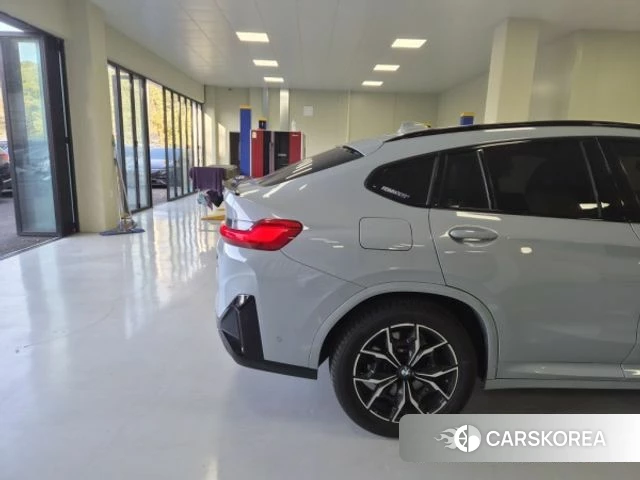 BMW X4 (G02) 2024 Серебристо-серый из Кореи, фото 5