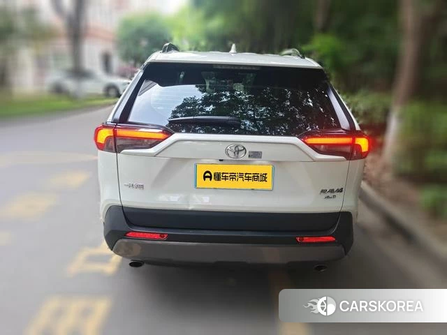 Toyota RAV4 2021 Белый из Китая, фото 5