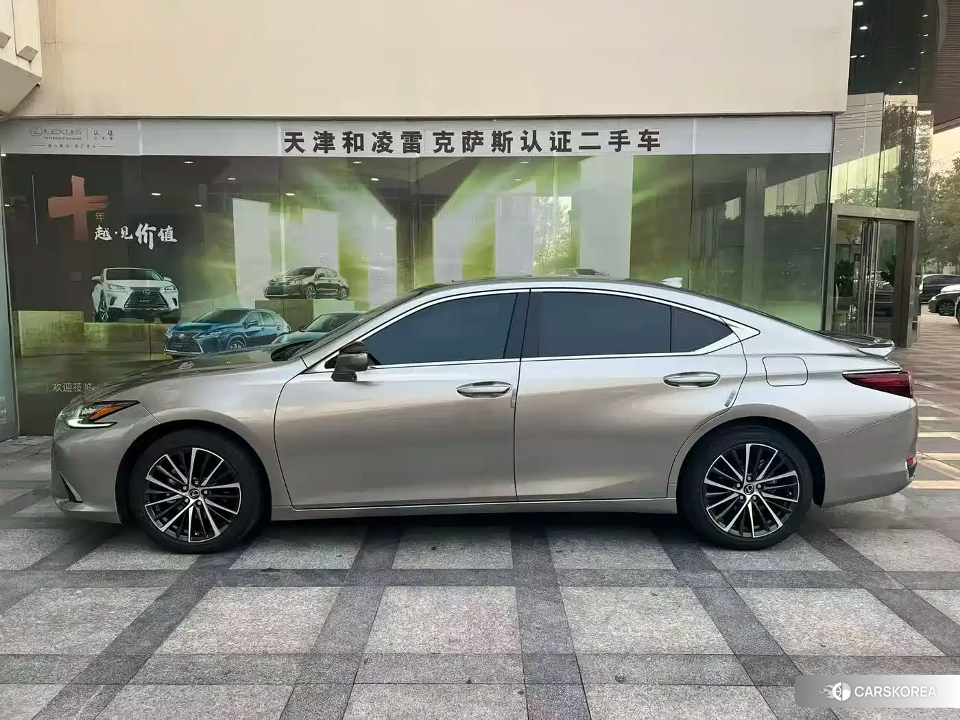 Lexus ES 2025 Silver/gray из Китая, фото 5