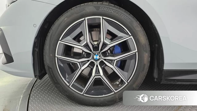 BMW 5 Series (G60) id 5026633 из Кореи 35