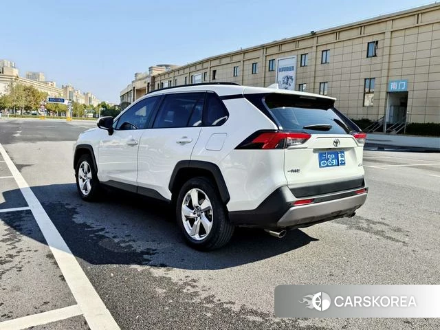 Toyota RAV4 2021 Белый из Китая, фото 5