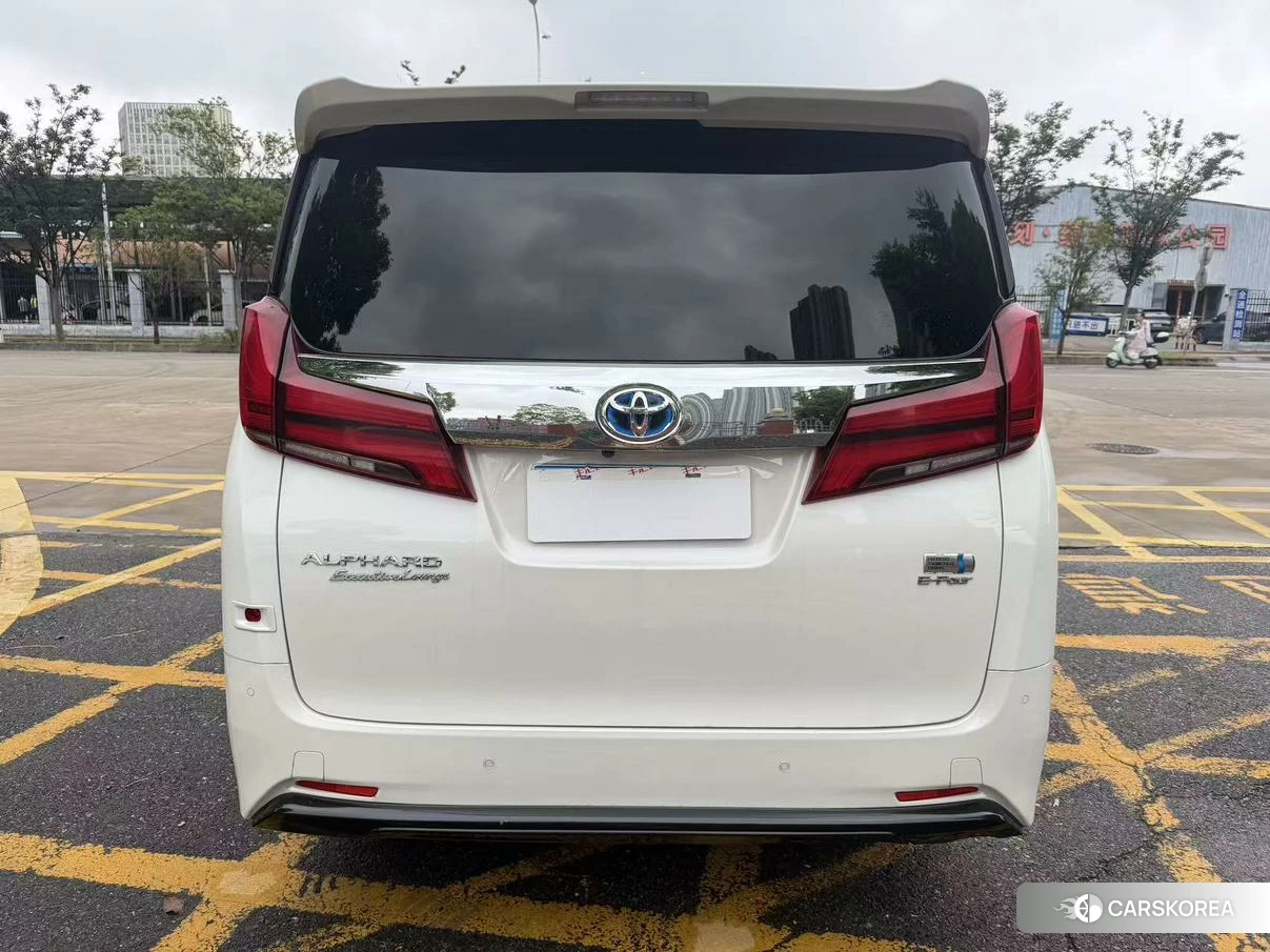 Toyota Alphard 2021 Белый из Китая, фото 6