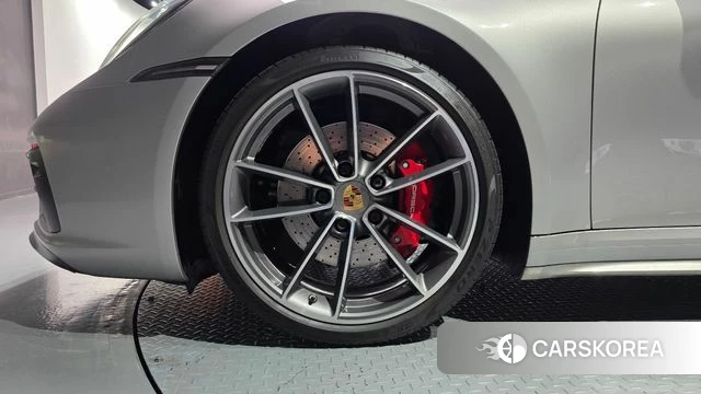 Porsche 911(992) id 4770032 из Кореи 26