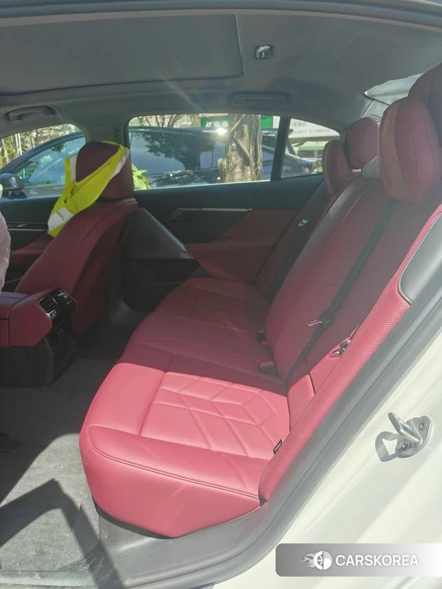 BMW 5 series 2026 Белый из Китая, фото 5