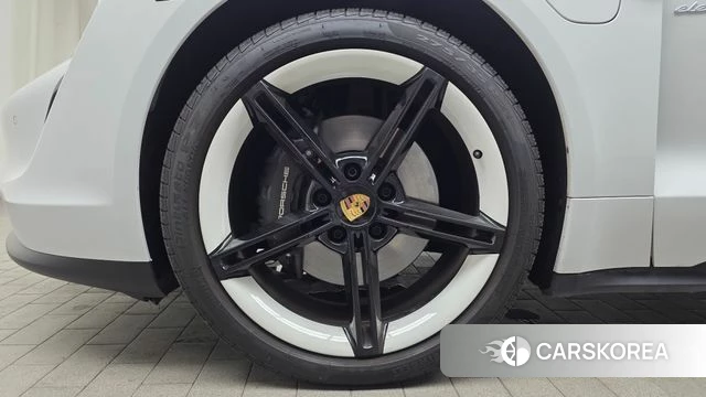 Porsche Taycan id 4670447 из Кореи 15