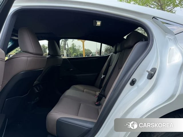 Lexus ES 2024 Белый из Китая, фото 5