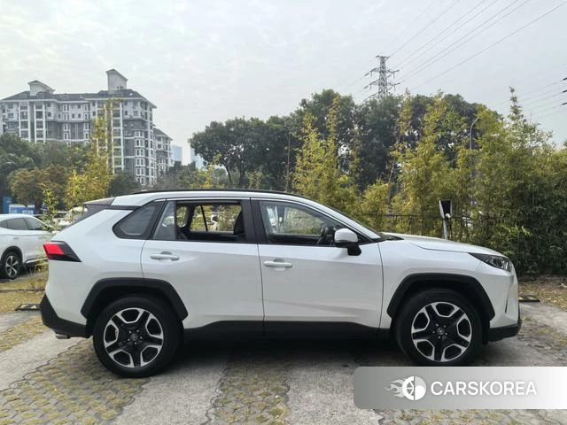 Toyota RAV4 2022 Белый из Китая, фото 6