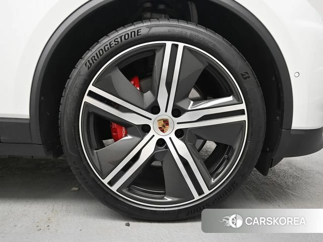 Porsche Makan EV id 4964274 из Кореи 15