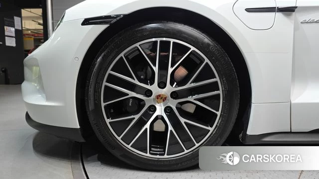 Porsche Taycan id 5021027 из Кореи 29