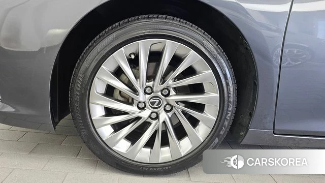 Lexus ES300h 7th generation id 4936377 из Кореи 31