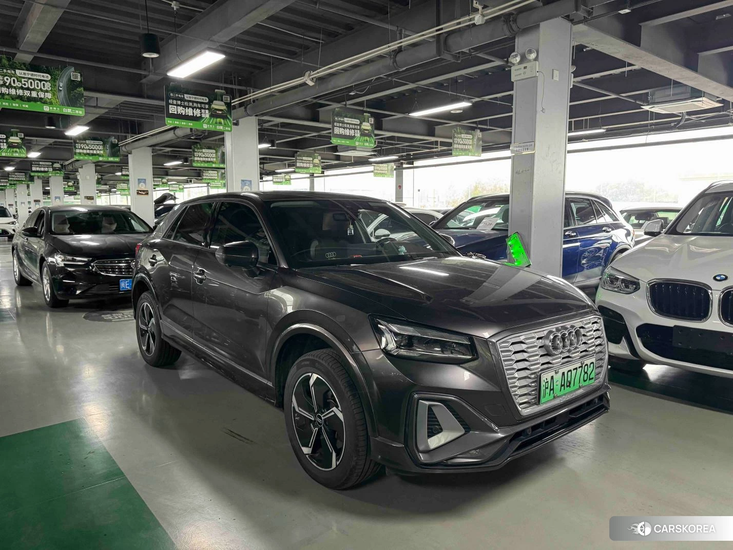 Audi Q2L 2021 Темно-серый из Китая, фото 6