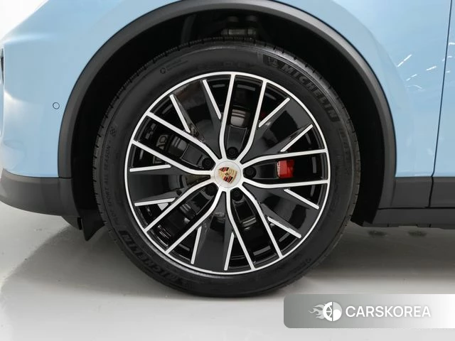 Porsche Makan EV id 4964263 из Кореи 15