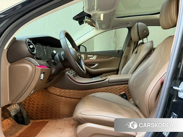 Mercedes-Benz E-Class 2023 Черный из Китая, фото 5