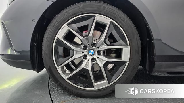 BMW 5 Series (G60) id 5046048 из Кореи 30