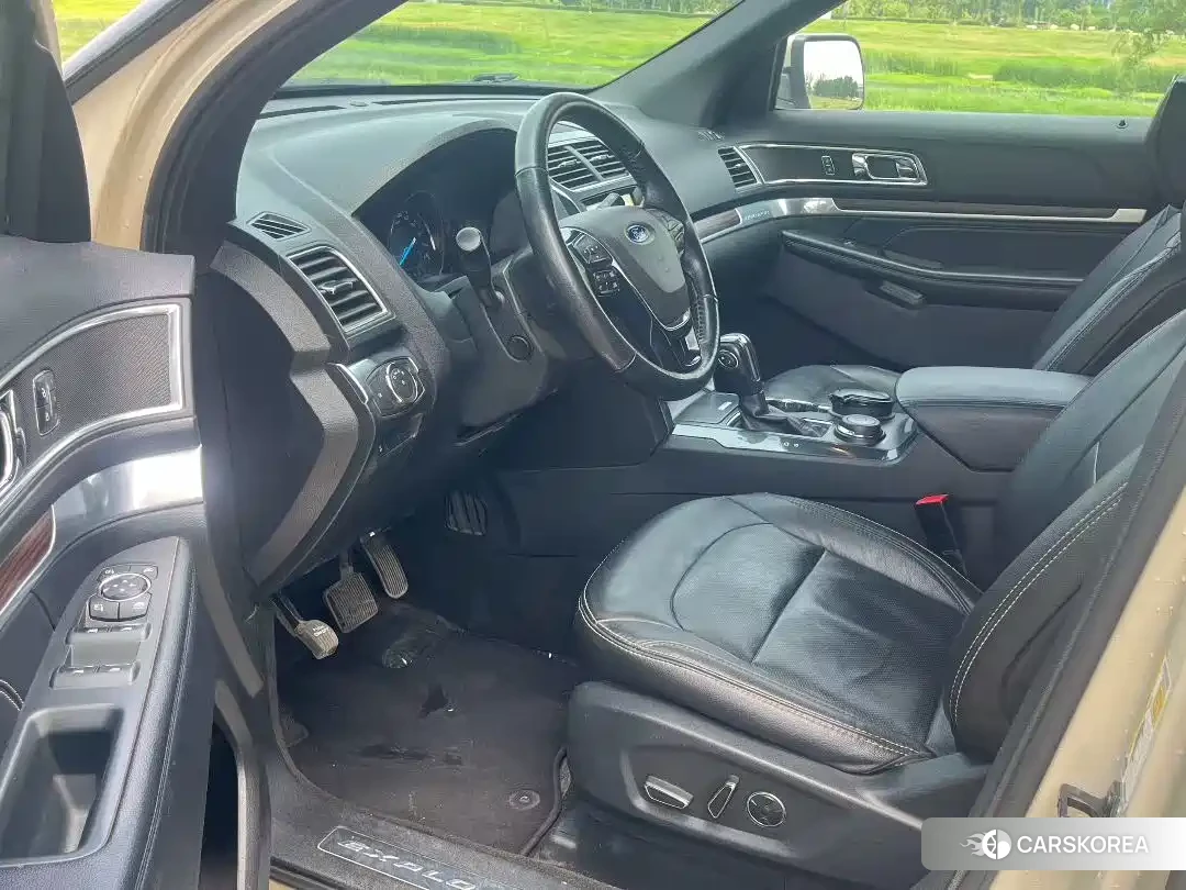 Ford Explorer 2019 Champagne/brown из Китая, фото 5