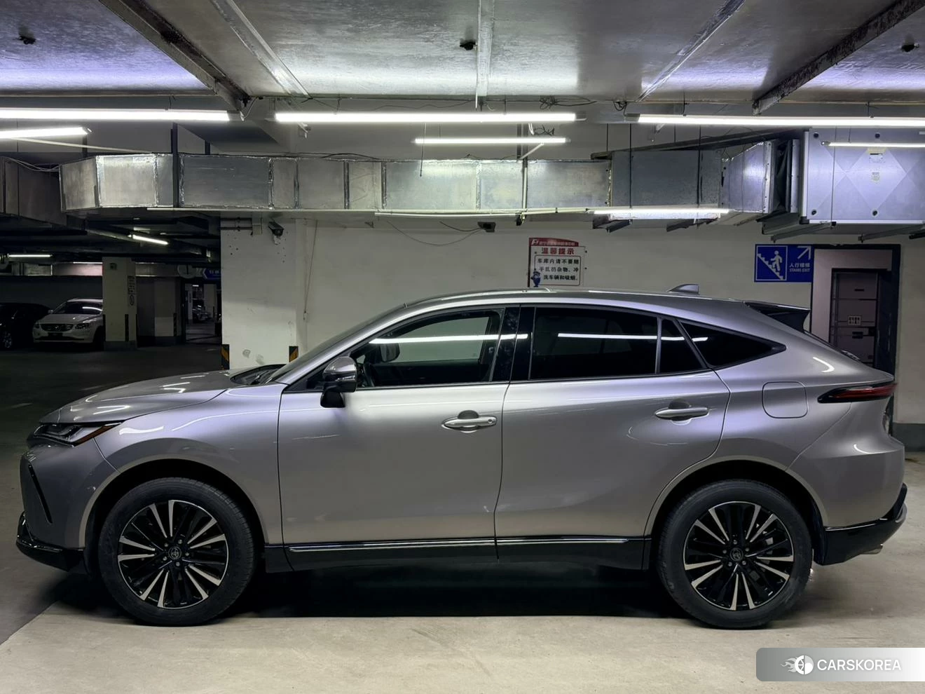 Toyota Venza 2022 Серебристо-серый из Китая, фото 5