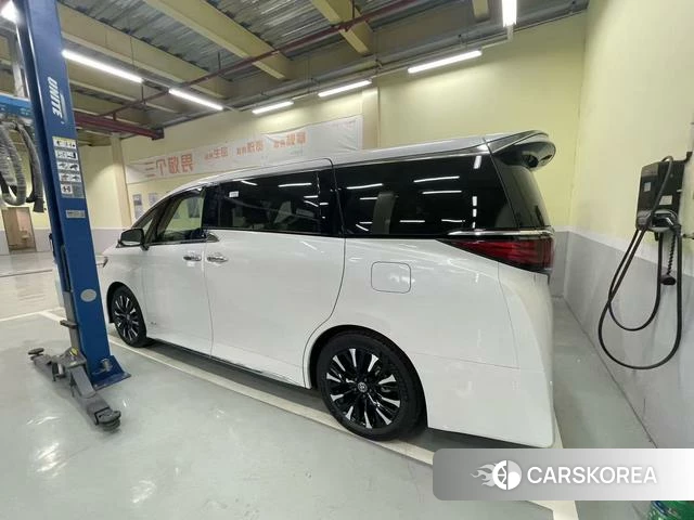 Toyota Alphard 2025 Белый из Китая, фото 5