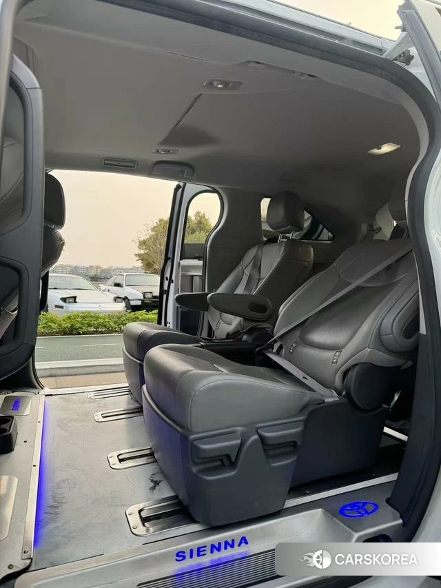 Toyota Sienna 2023 Белый из Китая, фото 6