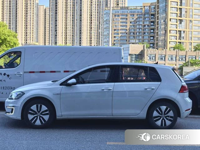 Volkswagen Golf 2021 Белый из Китая, фото 5