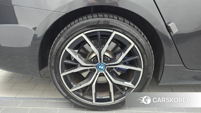 BMW 5 Series (G30) id 5022219 из Кореи 26