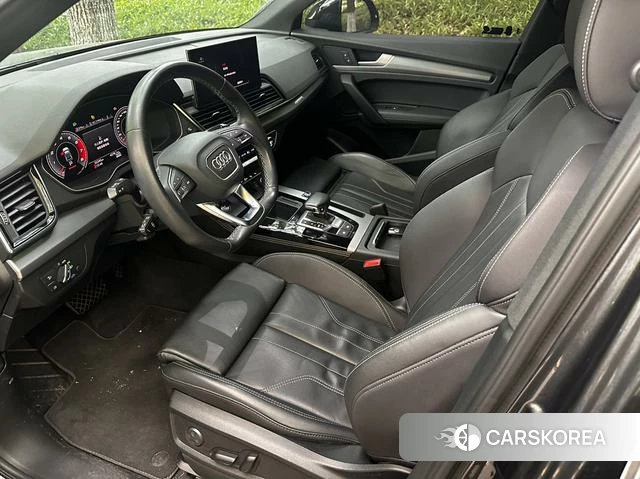 Audi Q5L 2021 Темно-серый из Китая, фото 6
