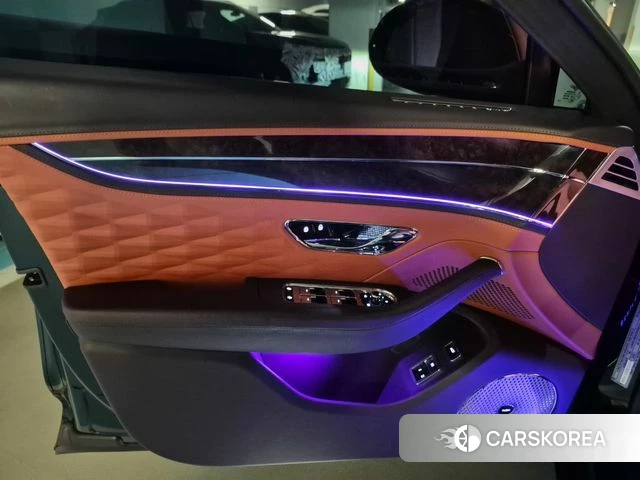 Bentley Flying Spur 3rd Generation 2022 Черный из Кореи, фото 5