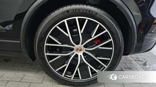 Porsche Makan EV id 4980164 из Кореи 15