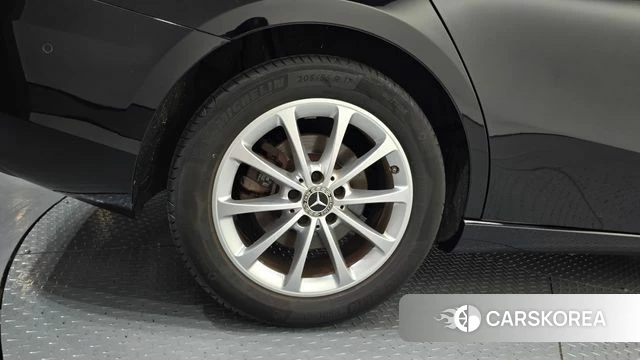 Mercedes-Benz A-Class W177 id 4943474 из Кореи 25