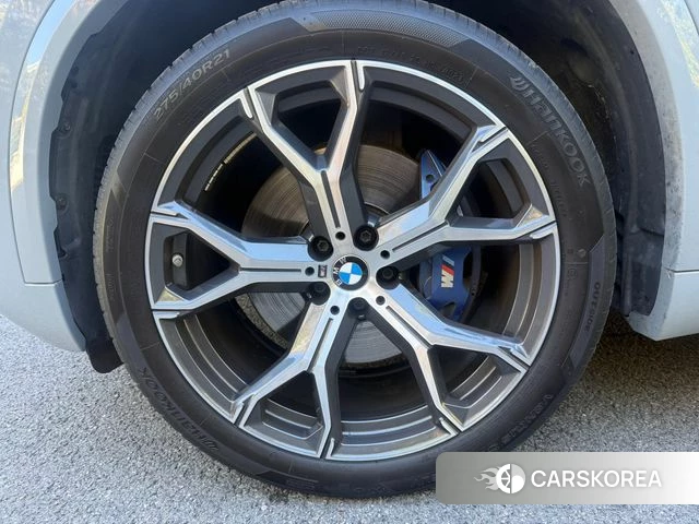 BMW X5 (G05) 2024 Светло-серебряный цвет из Кореи, фото 6