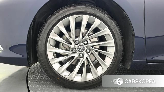 Lexus ES300h 7th generation id 5017594 из Кореи 29