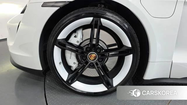 Porsche Taycan id 4959310 из Кореи 15