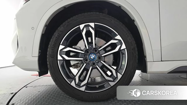BMW iX1 (U11) id 5052296 из Кореи 33