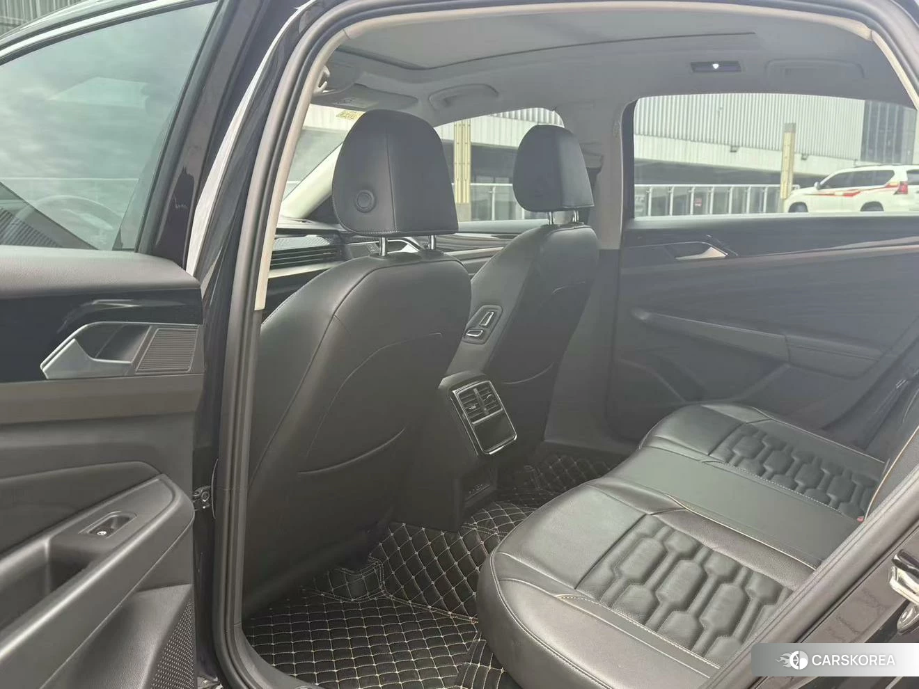 Volkswagen Passat 2021 Черный из Китая, фото 5
