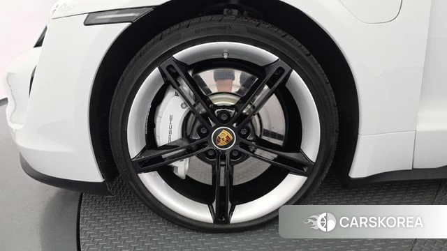 Porsche Taycan id 4691705 из Кореи 15