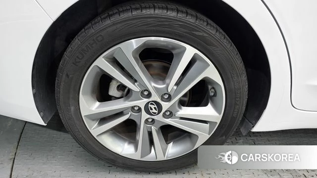Hyundai Avante AD id 5019037 из Кореи 15