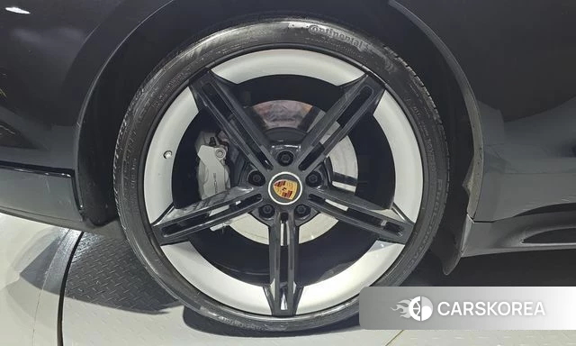 Porsche Taycan id 4959379 из Кореи 31