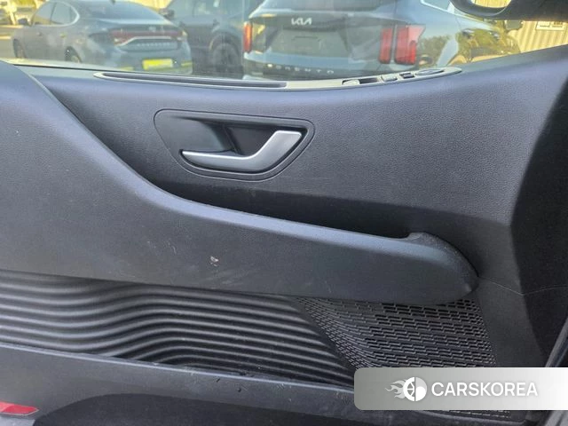 Hyundai Staria 2023 Серебряный из Кореи, фото 5