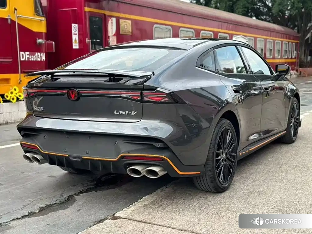 Chang'an Changan UNI-V 2026 Silver/gray из Китая, фото 5