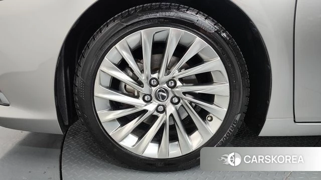 Lexus ES300h 7th generation id 4918705 из Кореи 30