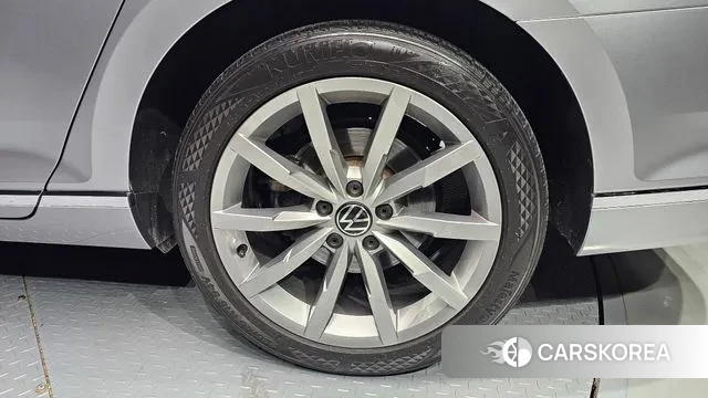 Volkswagen Passat GT (B8) id 3518588 из Кореи 15