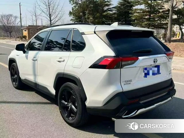 Toyota RAV4 2022 Белый из Китая, фото 5