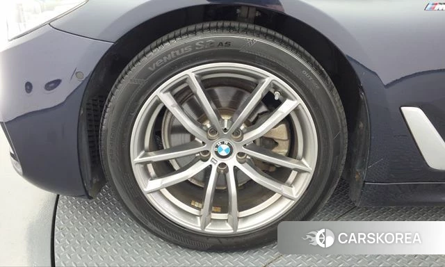 BMW 5 Series (G30) id 4983219 из Кореи 33